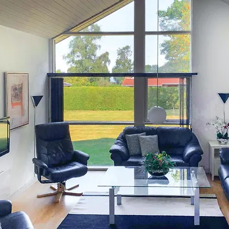 Three-bedroom In Casa vacanze *