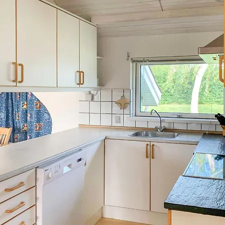 3 Bedroom Amazing In Stubbekøbing